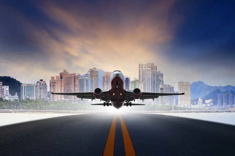 Transporte aéreo rápido desde el Aeropuerto Internacional Shenzhen Bao'an en China Al aeropuerto de Manchester en el Reino Unido