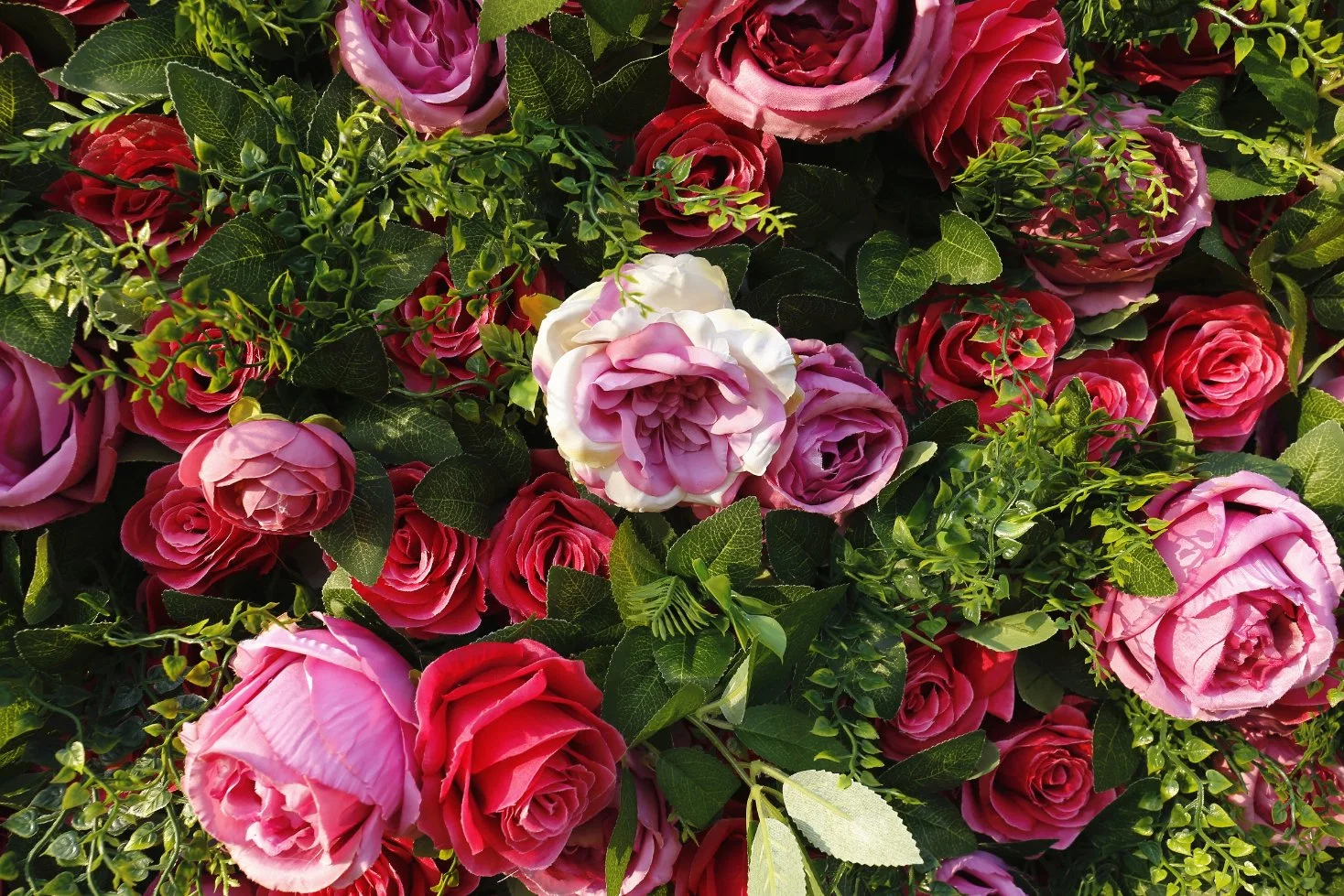 Sous-vêtements décoratifs pour mariage en tissu artificiel en soie à motif roses et fleurs Enroulez le mur à fleurs haut de gamme