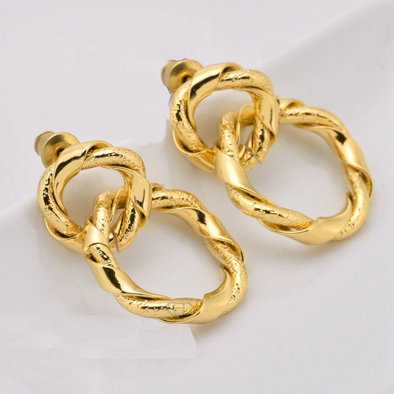 Pendiente de forma de anillo doble de alta calidad chapada en oro para mujeres Pendientes de gota de plata