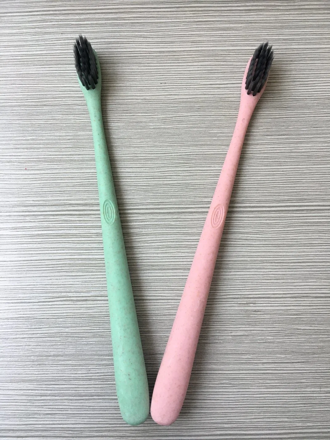Escova de dentes pessoal para adultos com cerdas de carvão de bambu