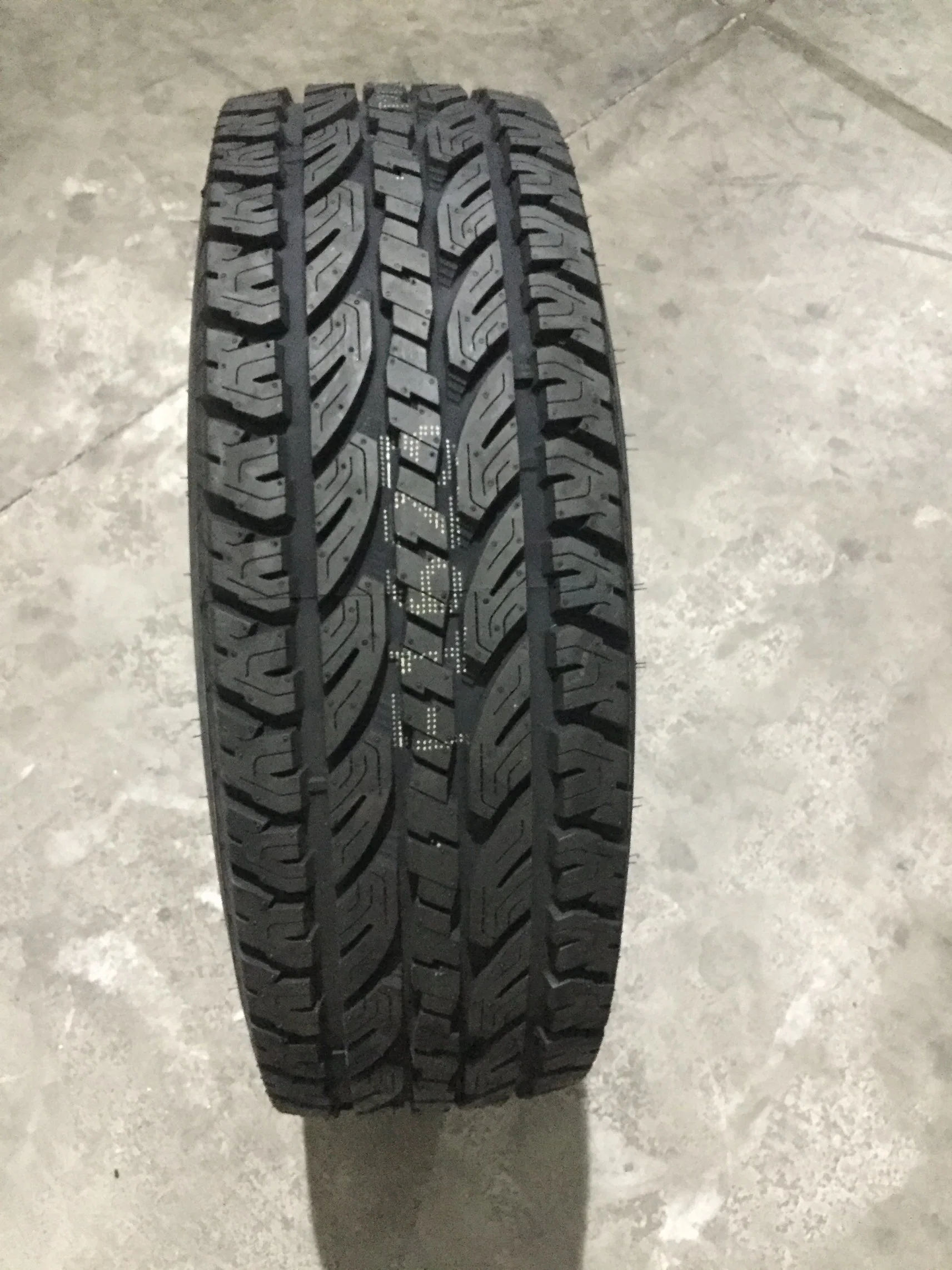 245/65R17 patrón caliente neumático para SUV de ruedas, Tailandia en neumáticos todo terreno, el rendimiento de los neumáticos de Camión ligero