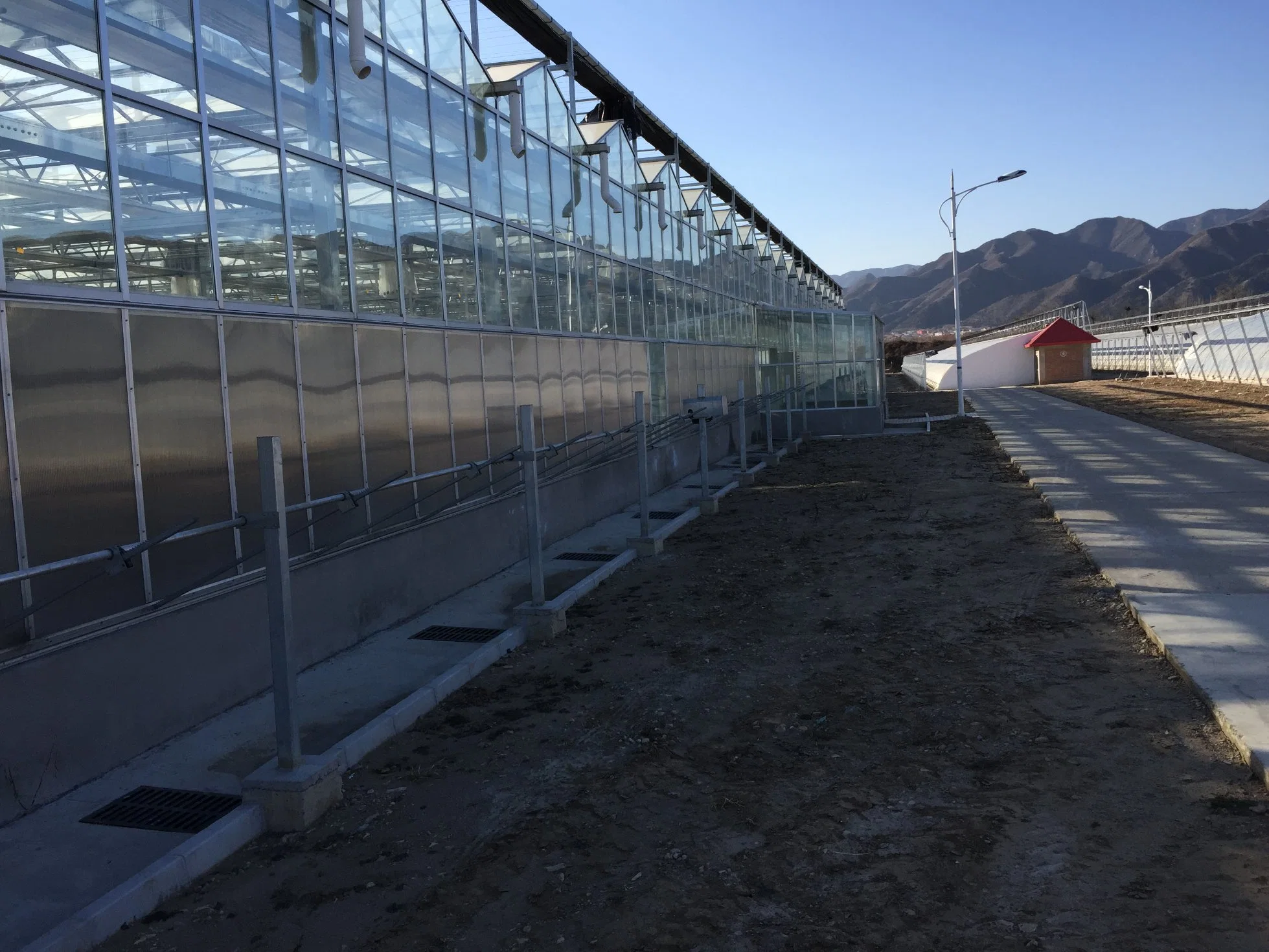 Semi Closed Glass Greenhouse for Agricultural Farming