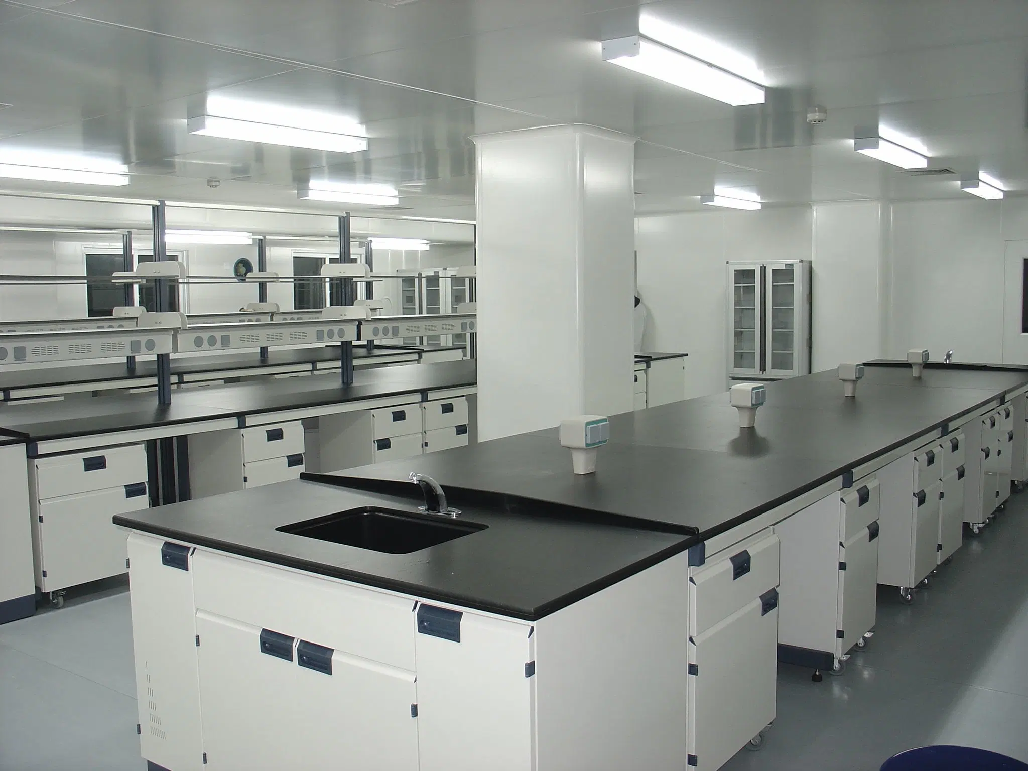 طاولات مختبر الأثاث المعملية المستخدمة في أثاث مختبر الأحياء الدقيقة علم البكتيريا