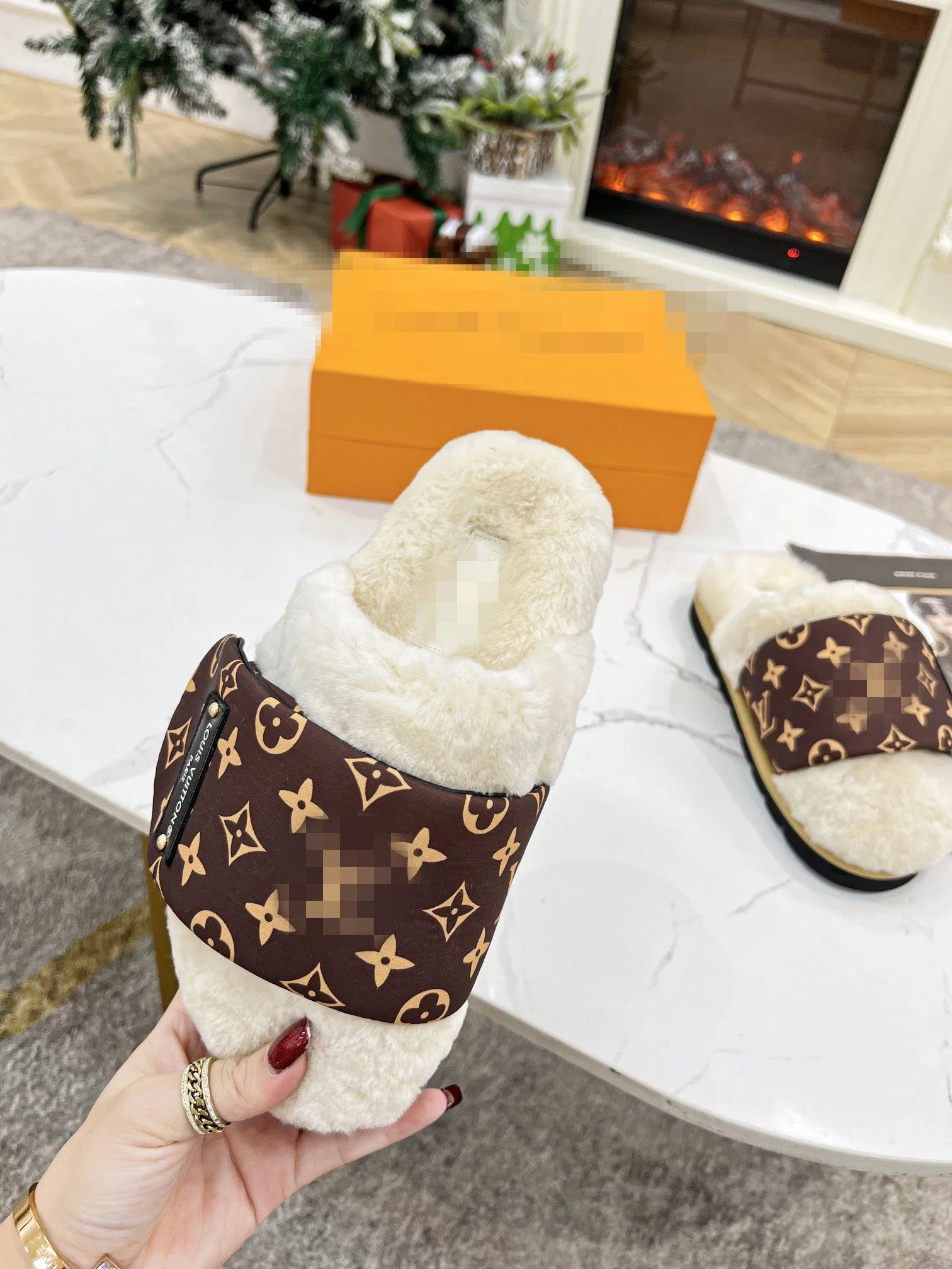 Hot sell Home Smile Slides Chinelos New Style Fur Slides Faux Fur Smile Happy face Chinelos para mulher Sapatos chinelos de pelúcia Personalizado