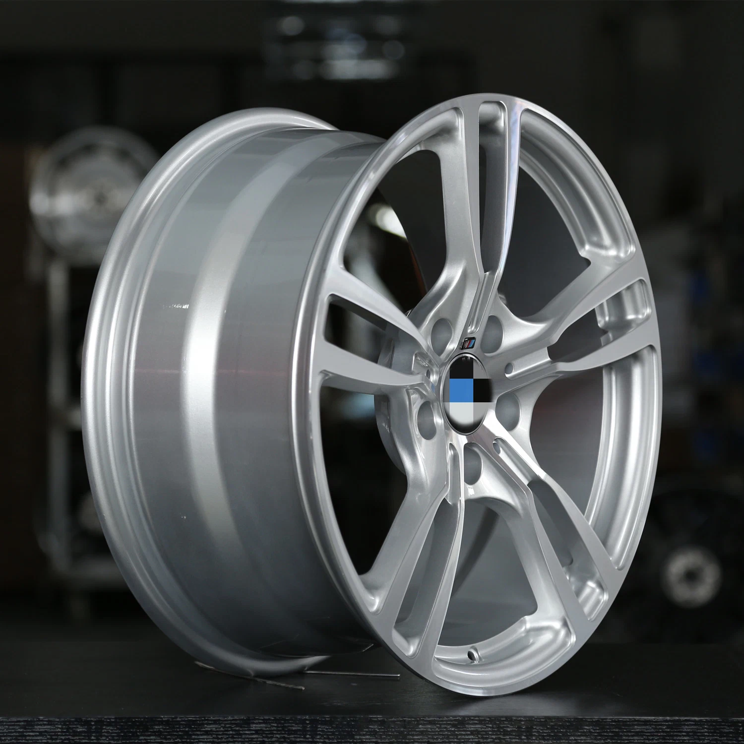 Factory Producing Factory Direct Stock Modern Design Customized Wholesale/Supplier Auto Accessories Casting/Forged Stainless Steel/Aluminum Alloy Wheel Tyre Rims/Hub