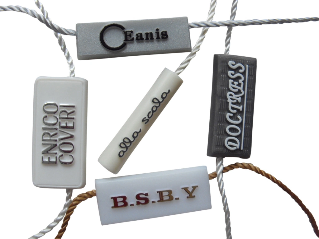 Personalisierter Kunststoff abbaubare Schmuck-Verbindungselemente Kleidung PVC-Schicht-Logo Aufkleber String Seal Hang Tags für Bekleidungszubehör und Heimtextilien Etikett Für Kleidung