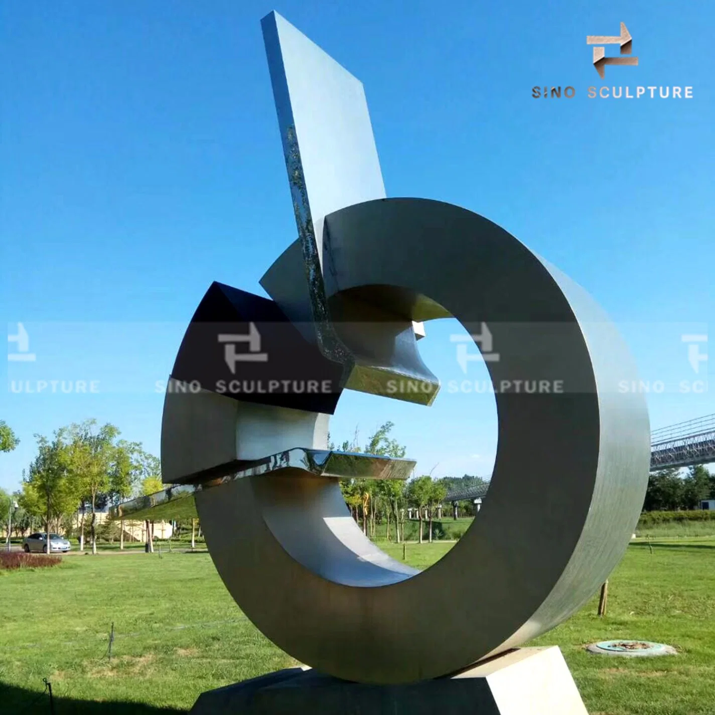 Clock Shape Stainless Steel Sculpture Surface Mirror Polished