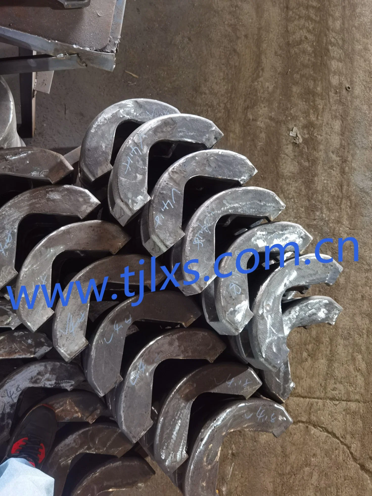 Factory Made Steel Mixer Arm Machining Wear Part with Blade--35#/45# Steel