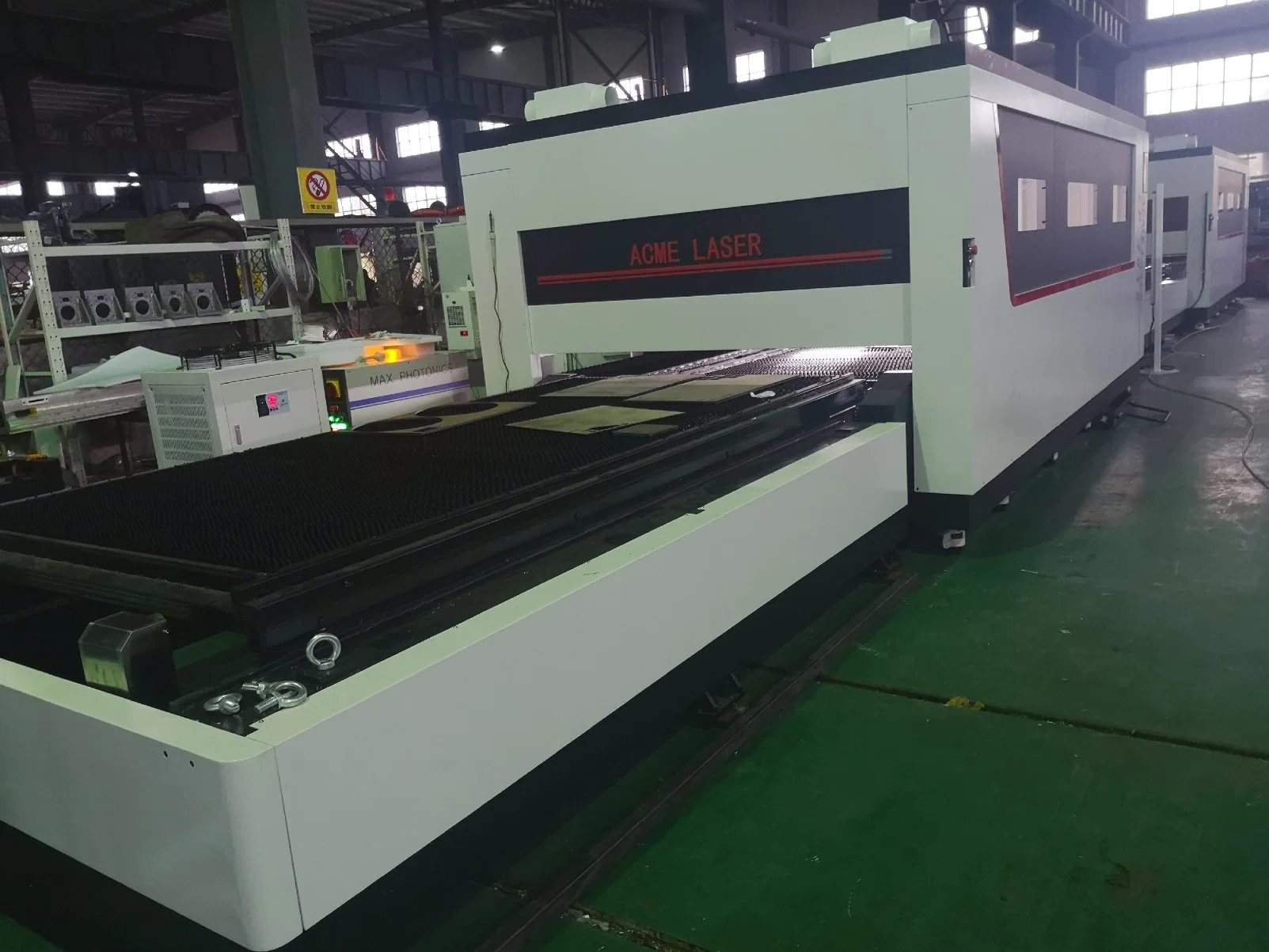 CNC Fiber Laser Cutting Equipment with Protective Cover