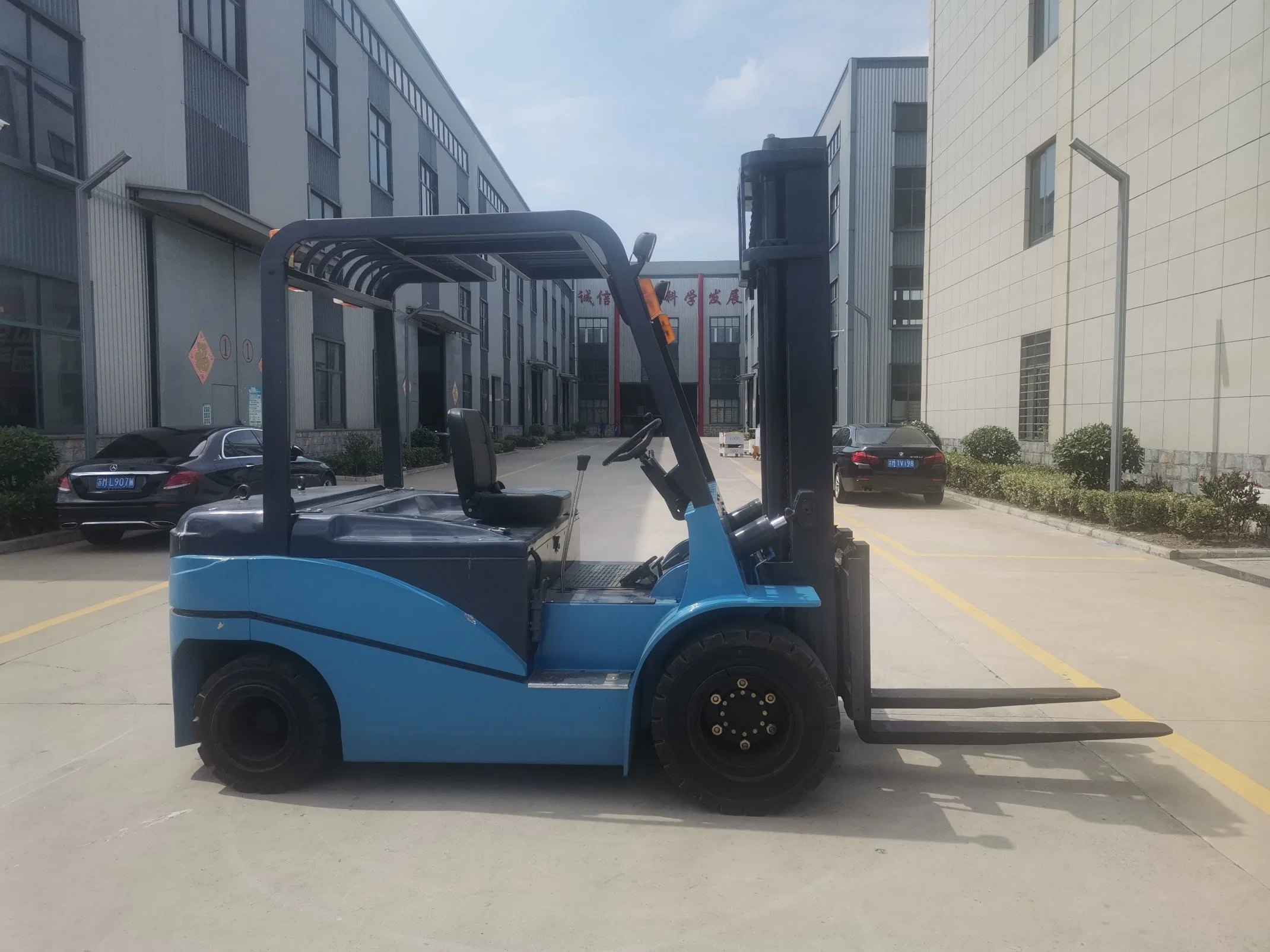 Factory Price Seated Type Rated Capacity 3ton Electric Counter Balance Mini Forklift with AC Motor Zapi / Curtis Controller