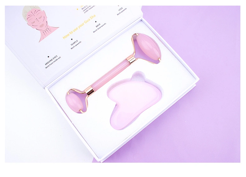 Outil de massage facial en forme de cœur imitant le jade durable, gua sha personnalisé avec étiquette privée en verre rose violet.