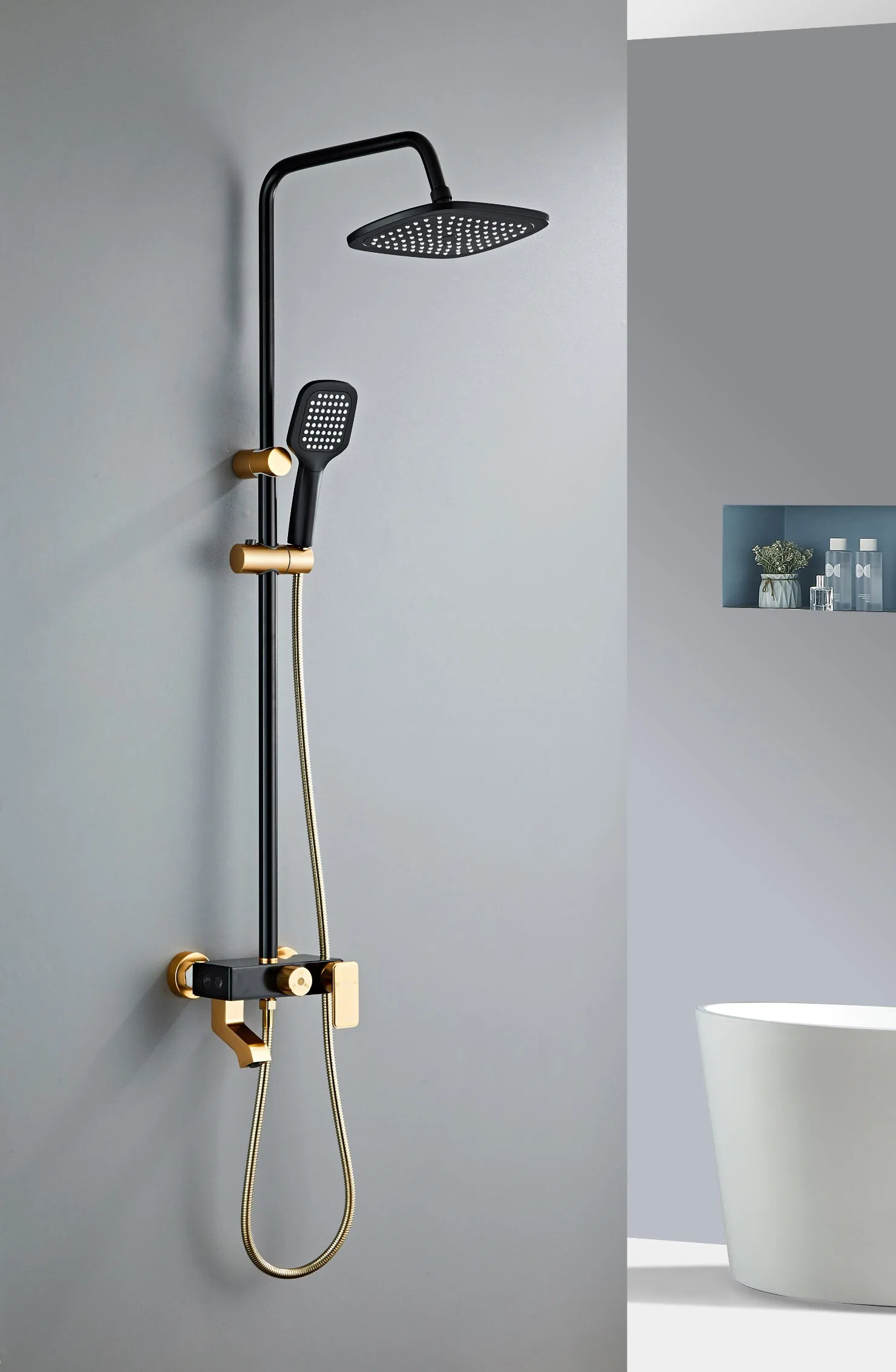 70018 Heiße Verkaufende Hochwertige Schwarze Gold Badezimmer Dusche-Set