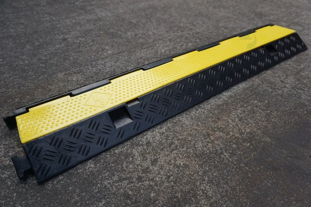 Durable Rubber 2 Channels Speed Bump for Traffic Safety