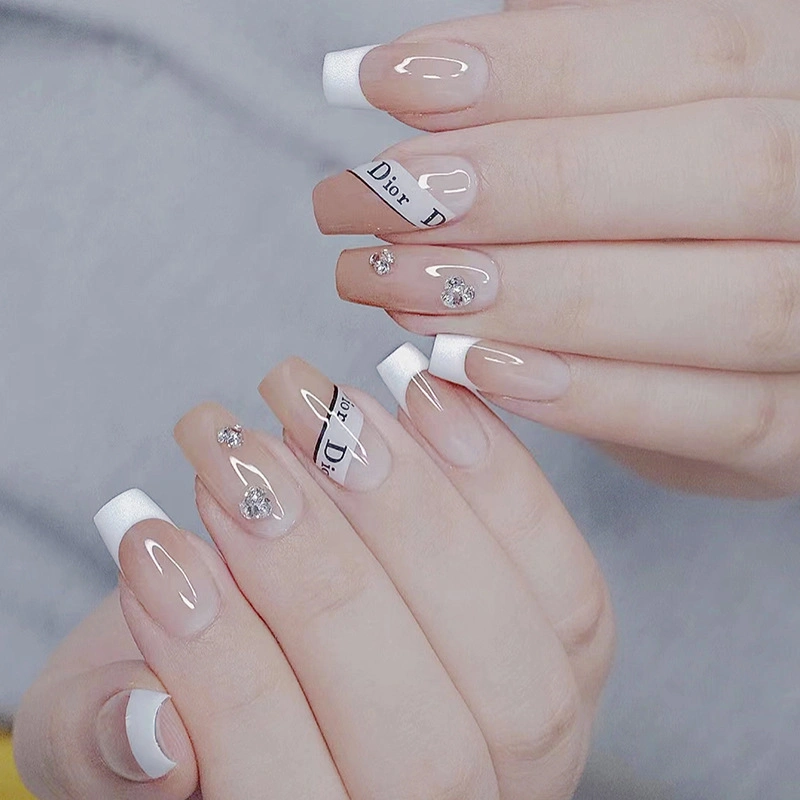 Gradual and Minimalist Diamond Style Wearing Nails