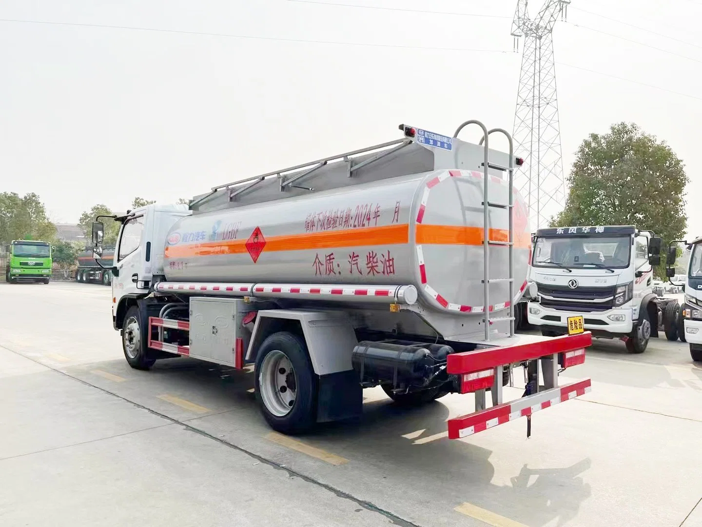 Dongfeng 5-8 Cbm 4X2 8000L Oil Aircraft Refueling Vehicle 8000liters Aviation Helicopter Jet Refueler Dispensing Fuel Tank Truck