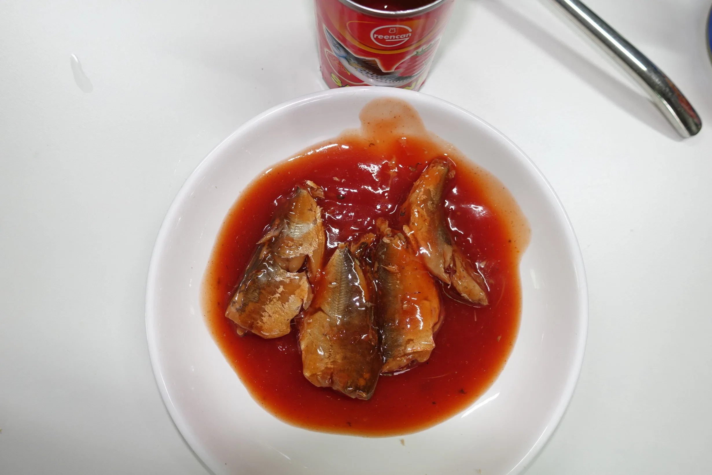 Factory Wholesale/Supplier Good Price Canned Sardine in Tomato Sauce