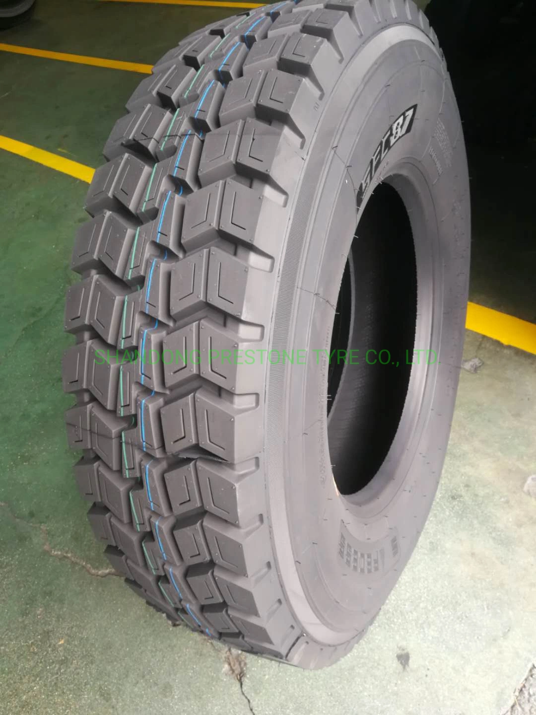 Bonne qualité prix bon marché Firemax Safecess Invovic pneus de camion de marque TBR 315/80R22.5 385/65R22.5 12.00R24 11r22.5 13r22.5