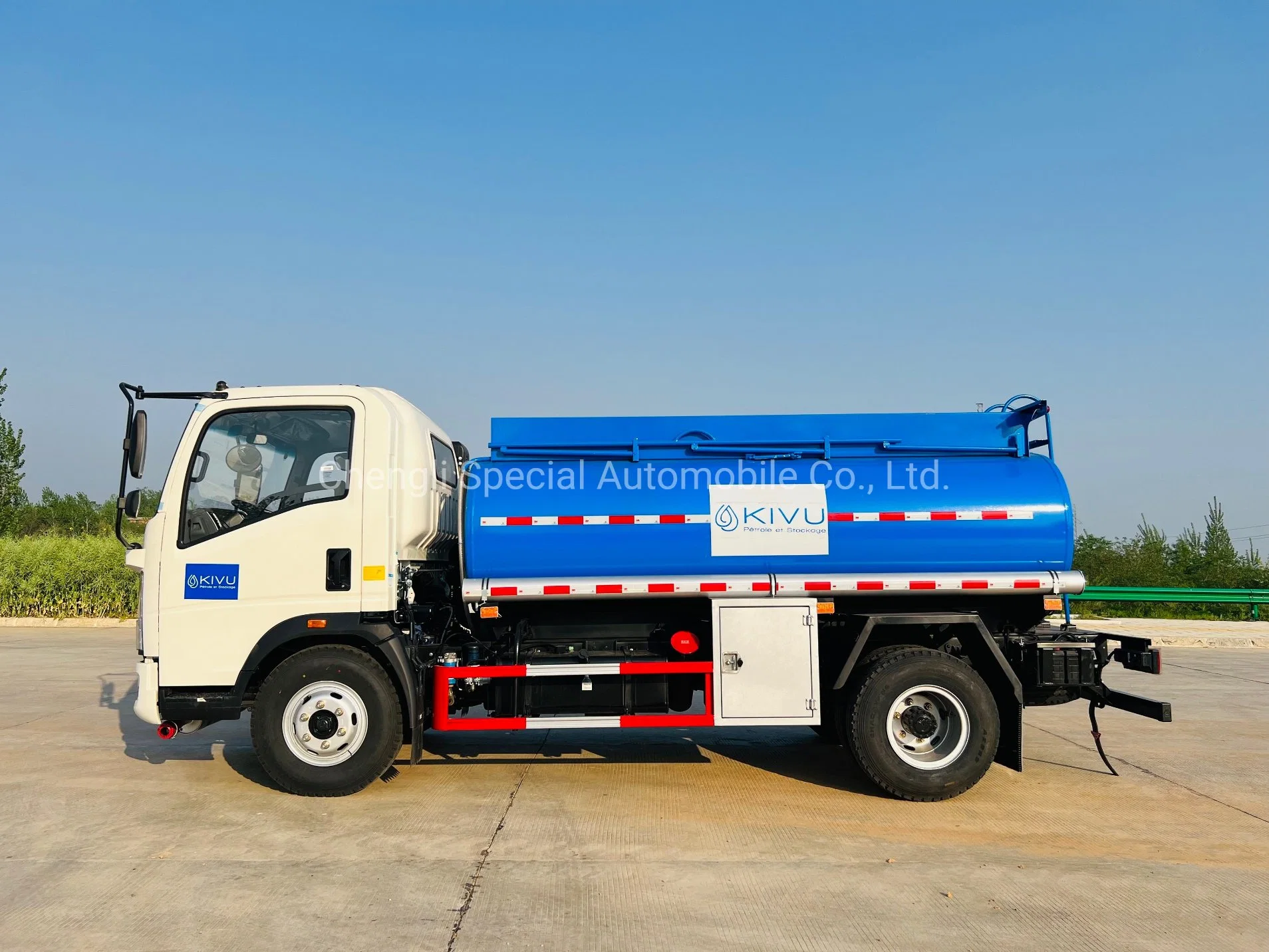 Sinotruk HOWO 5000liters Fuel Oil Bowser Refueler Diesel Petrol