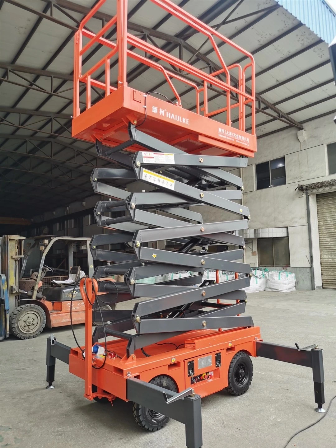 Europe Standard 20 Feet 40 Feet Scissor Lift with OEM Service