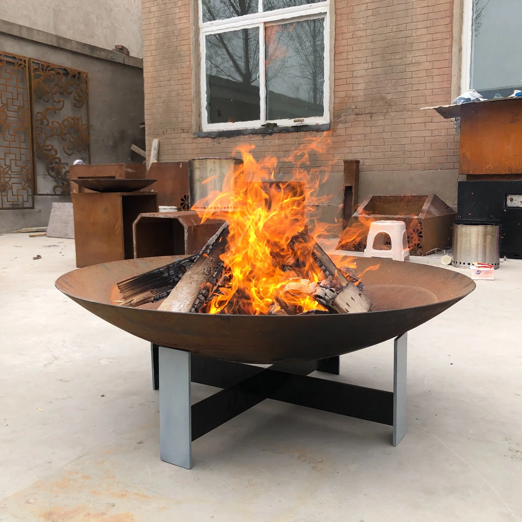 Fire Pit Outdoor 31 pouces en acier Corten pour feu de bois.