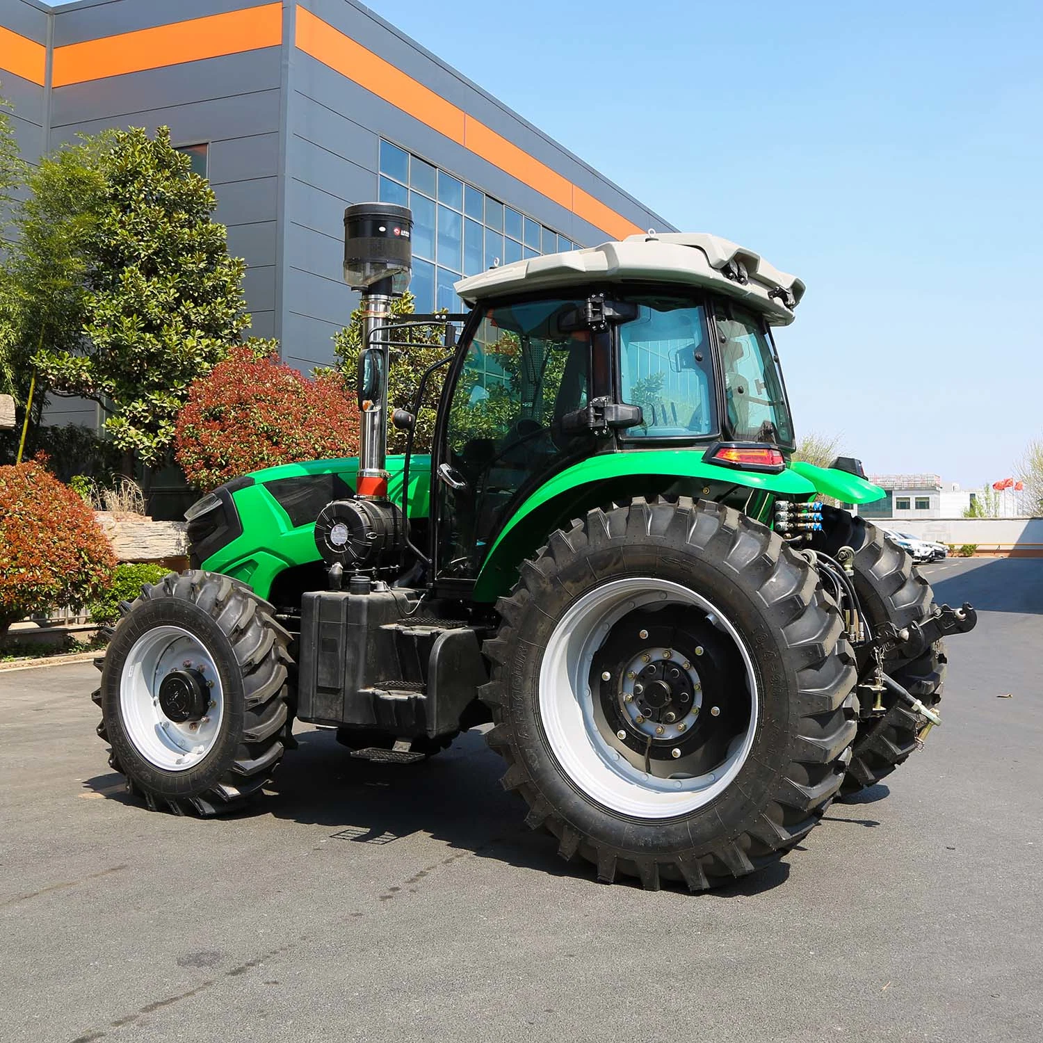 Improved Job Site Access Tractors Offer Easy Job Site Access Agricultural Machinery