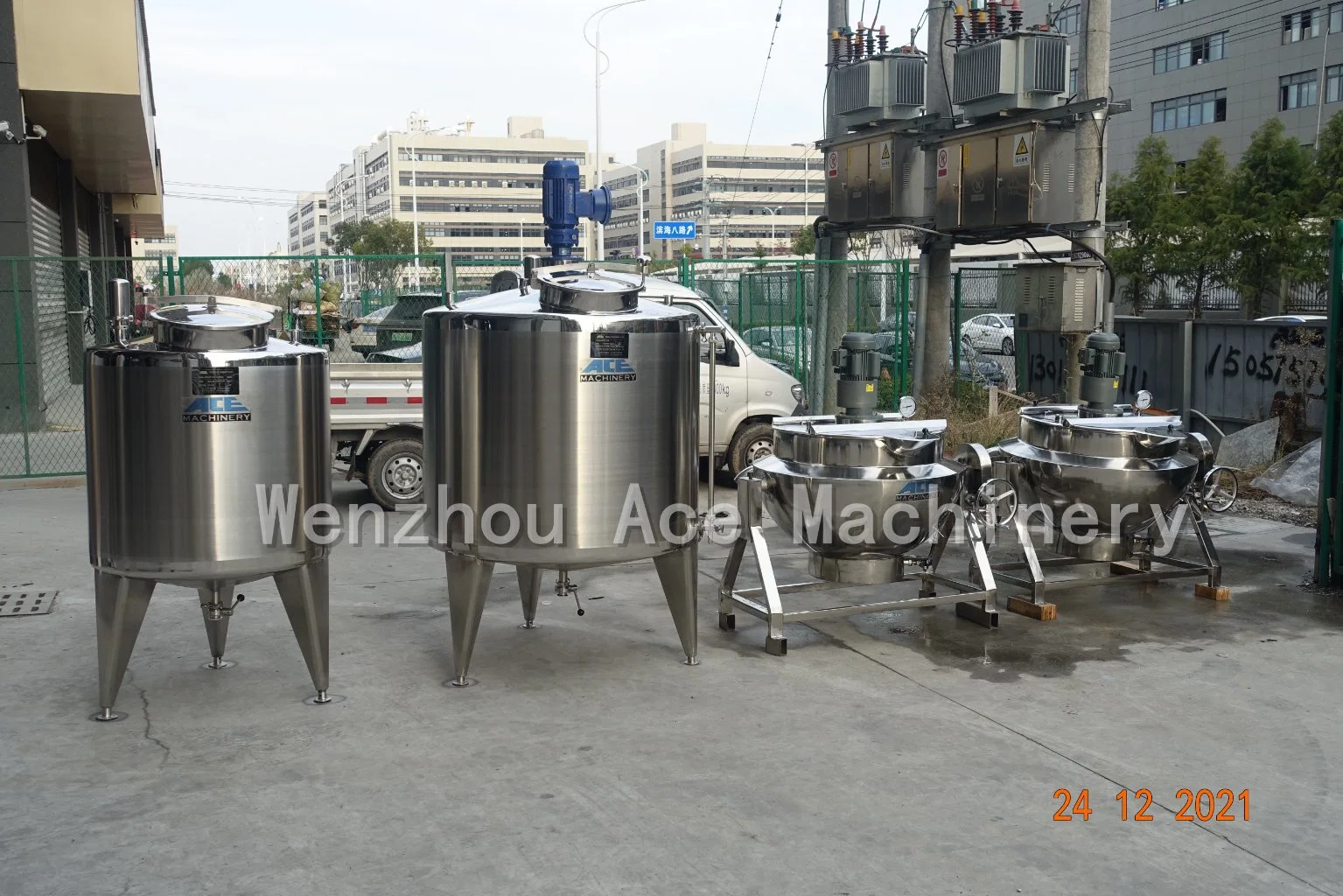 Factory Price Food Processing Tilting Heated Jacket Kettle Dates / Corn Syrup Making Machine with Mixer