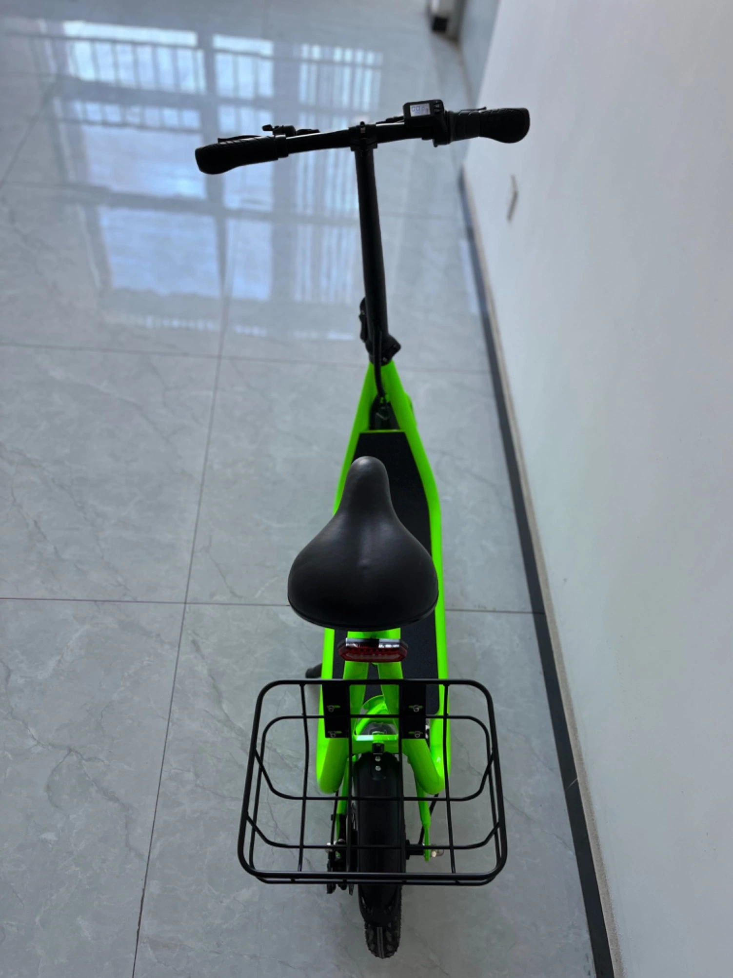 Eco-Friendly moldura em alumínio barato Mini City Bike ciclomotor de três modos de velocidade de 25km/h Maxspeed Scooter eléctrico para deslocações diárias