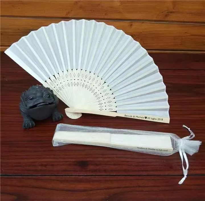 Heißer Verkauf Hochzeit Hand Fan Bambus Stoff Handheld Fans Papier Gefalteter Ventilator für Hochzeitsfeier und Zuhause