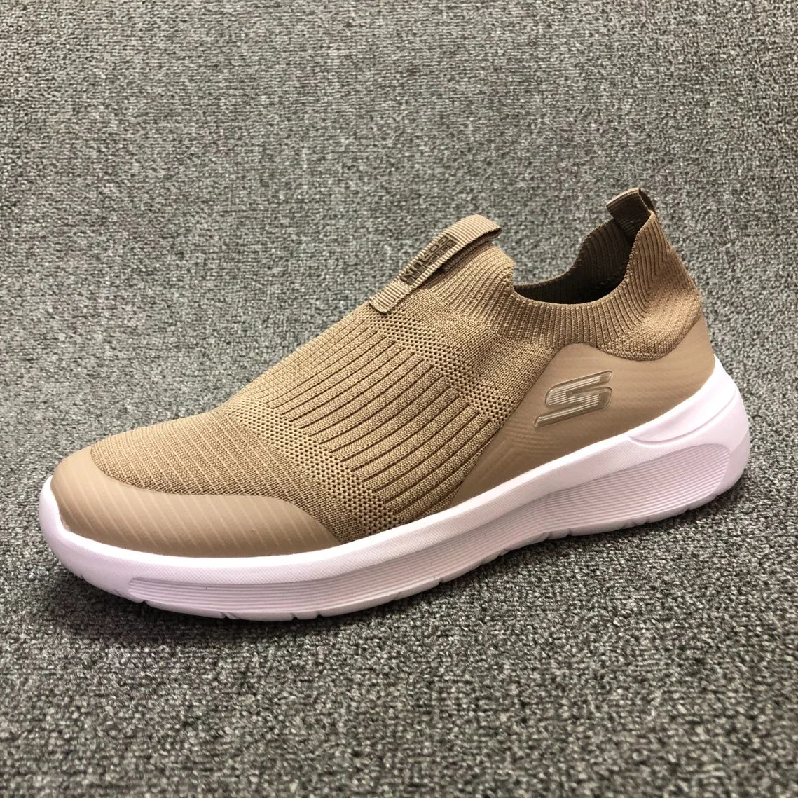 Novas sapatilhas de desporto para os amantes do design Light respirável Fashion Sneakers para homem