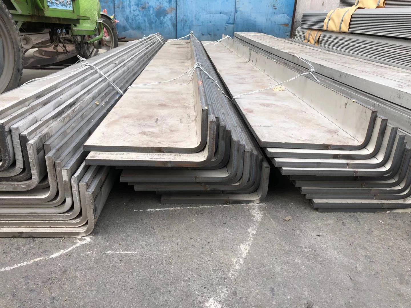 Factory Sales Cold Drawn Stainless Steel Flat 304 Angle