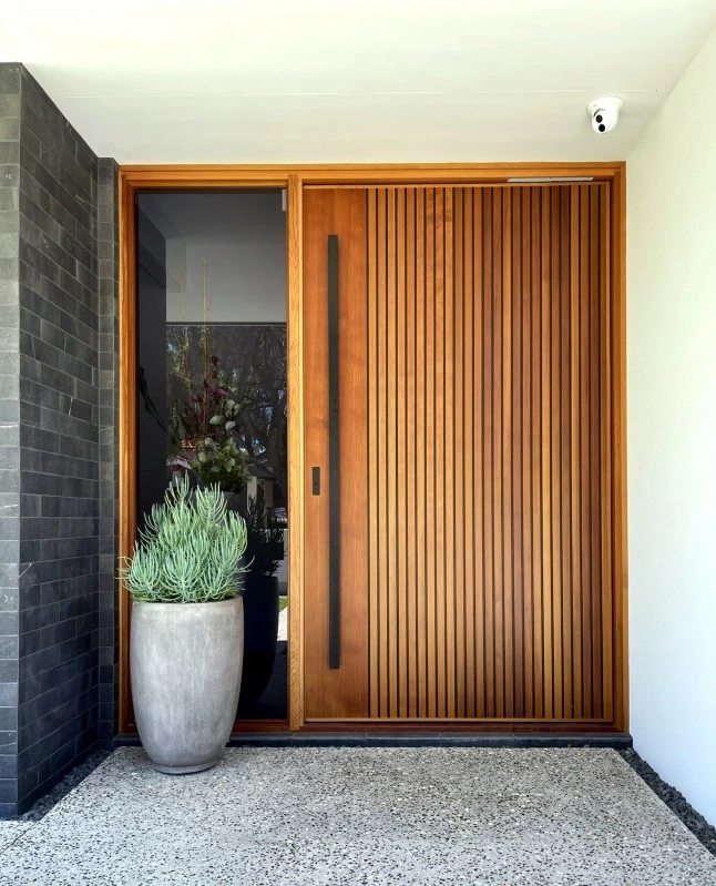 La puerta de entrada un diseño moderno de madera maciza puertas delanteras