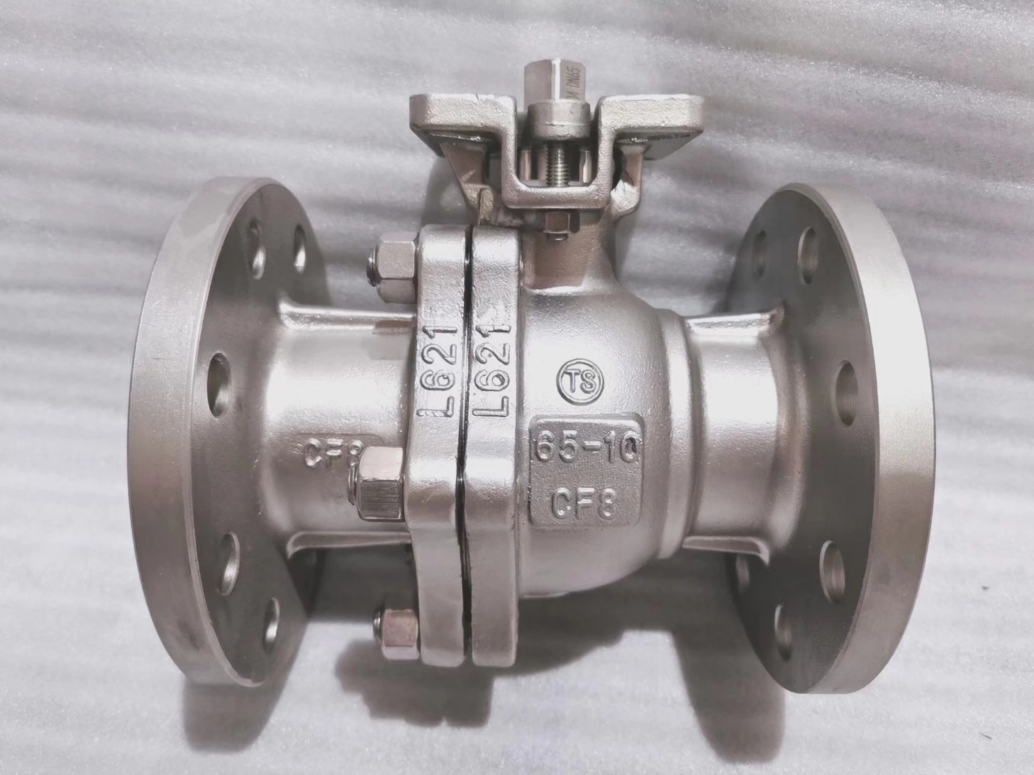 ANSI/DIN Flanged Stainless Steel 2PC Floating Ball Valve, Forged/Ss/Wcb Material