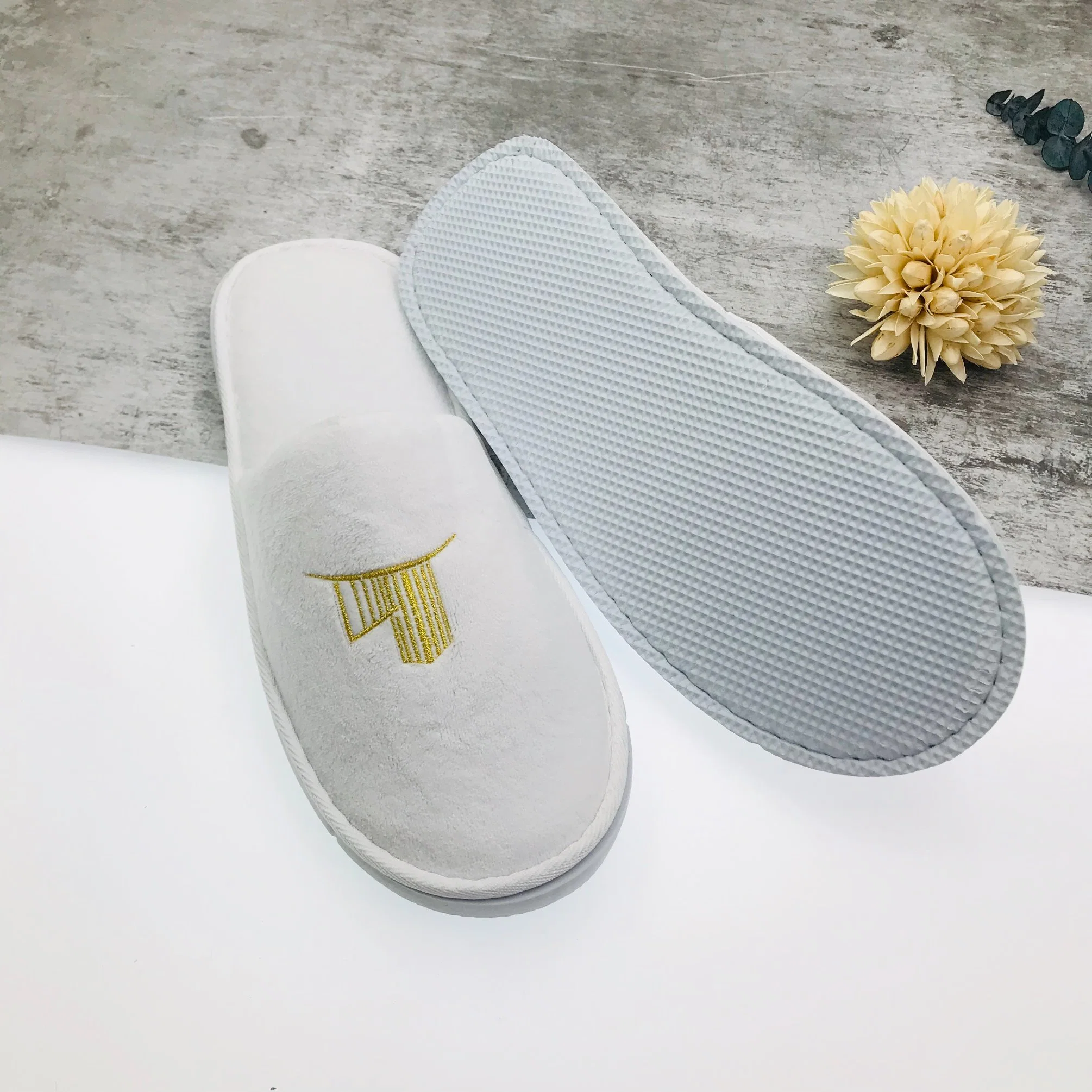 High-Quality Luxury Plush Close-Toe Disposable Portable Hotel Travel SPA Slippers