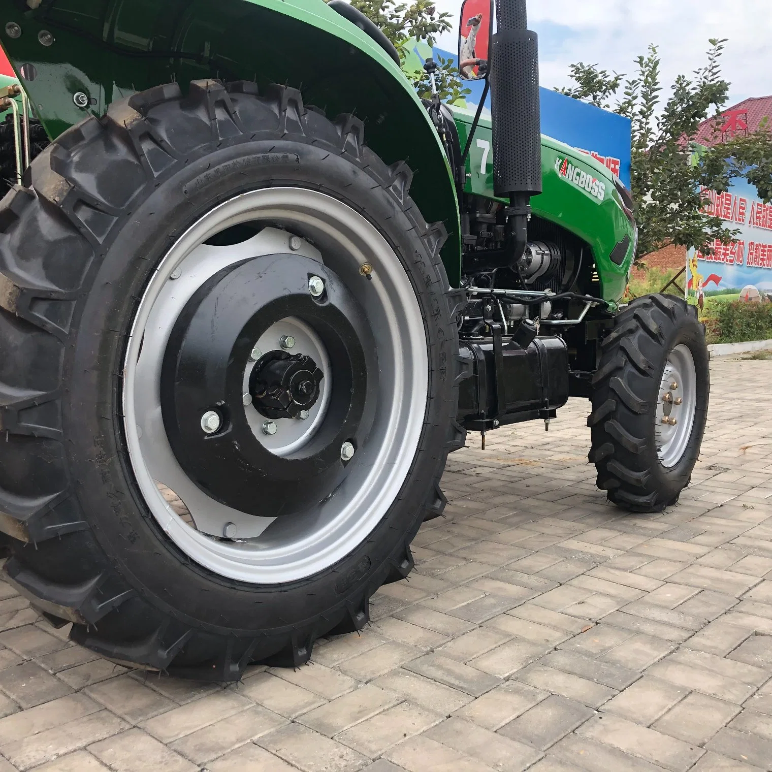 Tracteur agricole compact pour jardin, verger, vignoble et serre, 4 roues motrices, 50HP/60HP/70HP/80HP/90HP/100HP/120HP, avec pièces optionnelles.