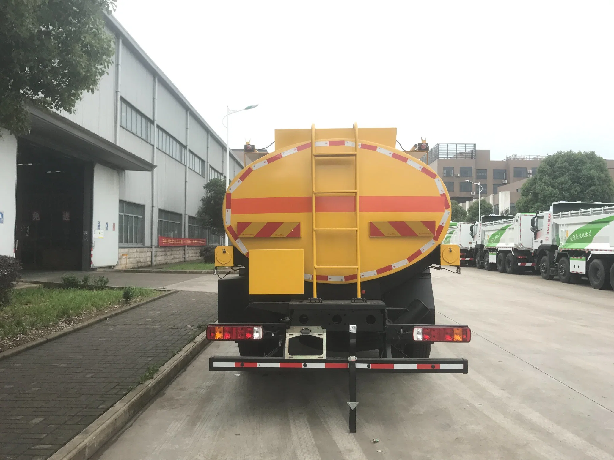 Bonne qualité Foton Auman 10tonnes 12 tonnes d'entraînement droit pour la vente de camion citerne d'huile