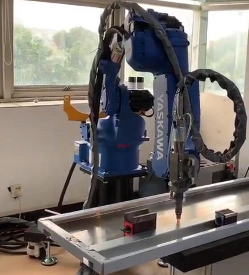 El brazo de robot industrial CNC automática de equipos de soldadora láser de fibra 1000W 2000W 3000W