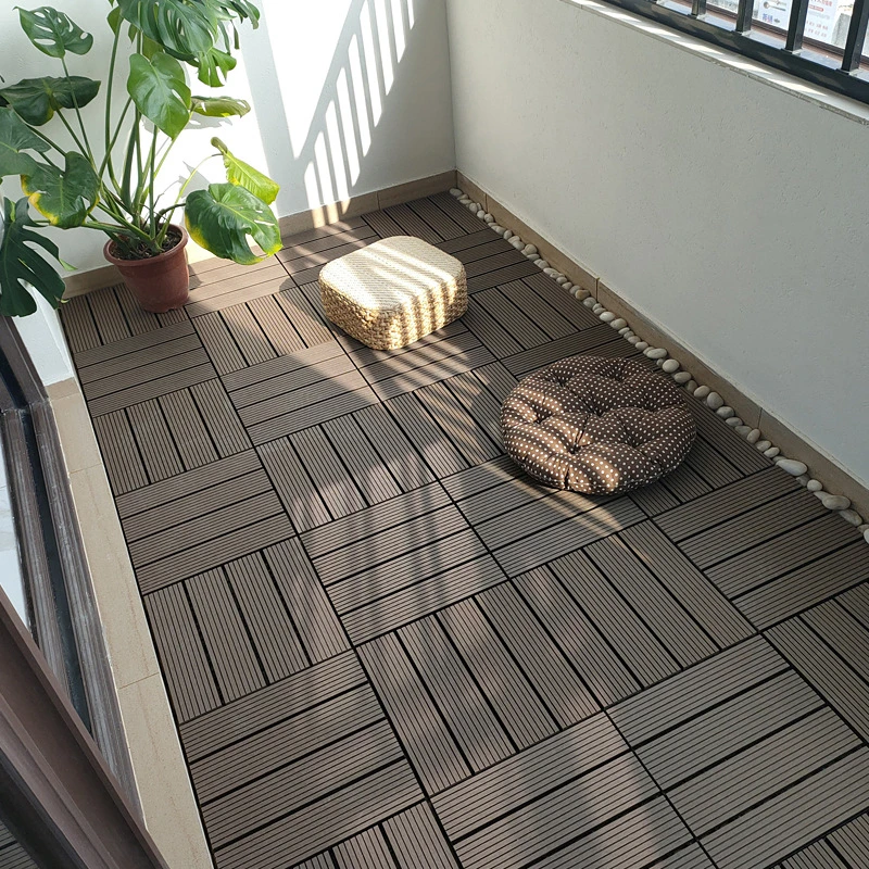 Plancher en bois composite avec grille, carrelage de terrasse WPC à emboîtement extérieur, carreaux écologiques DIY, carreau composite à motif profond.