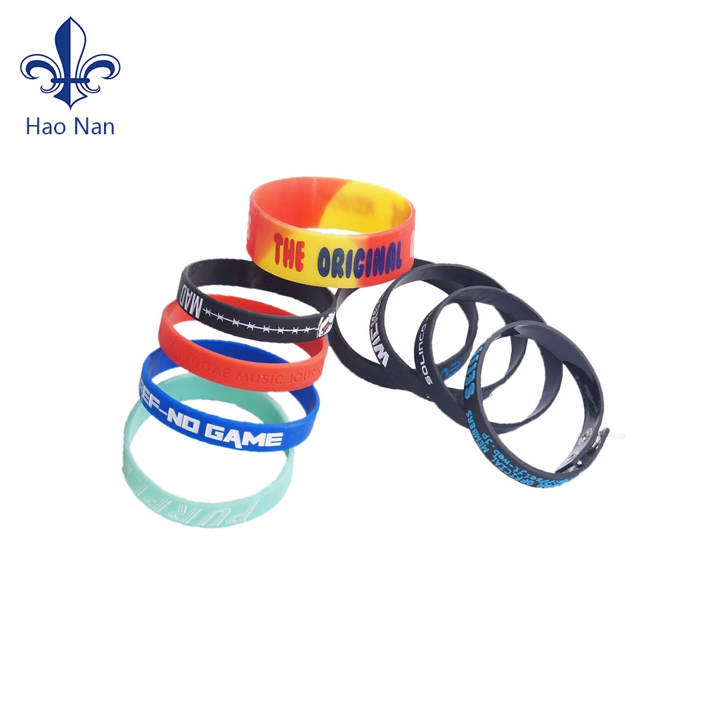 Kostenlose Probe Gummi Armband Silikon-Armbänder mit geprägtem Logo