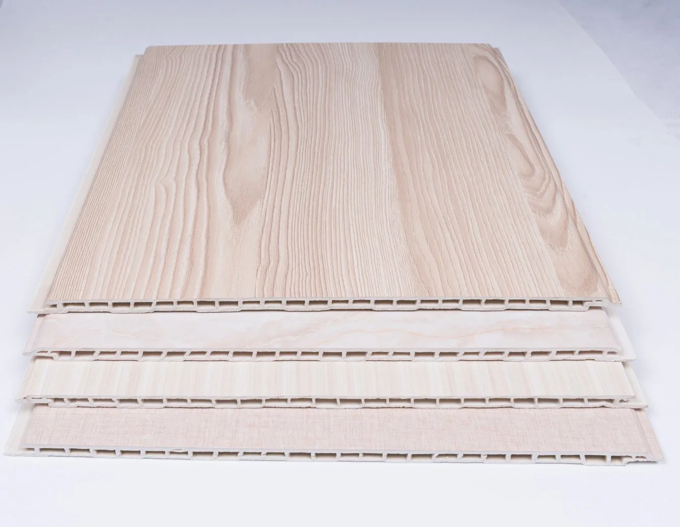 Hermoso diseño plástico madera paneles de WPC bajo precio Panel del techo de PVC