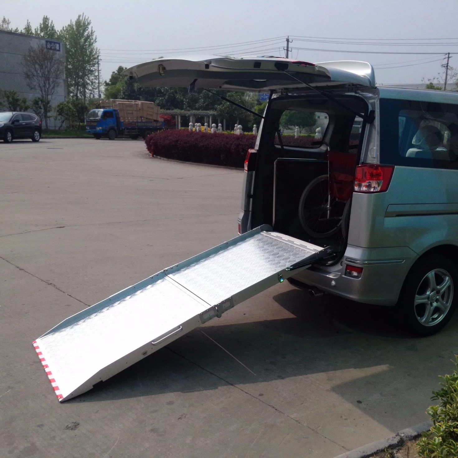 Car Fixed Wheelchair Ramp with 350kg Loading Capacity