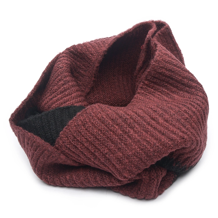 Écharpe circulaire en tricot de laine mohair pour l'hiver avec logo personnalisé. Écharpe douce et chaude pour femmes en acrylique.