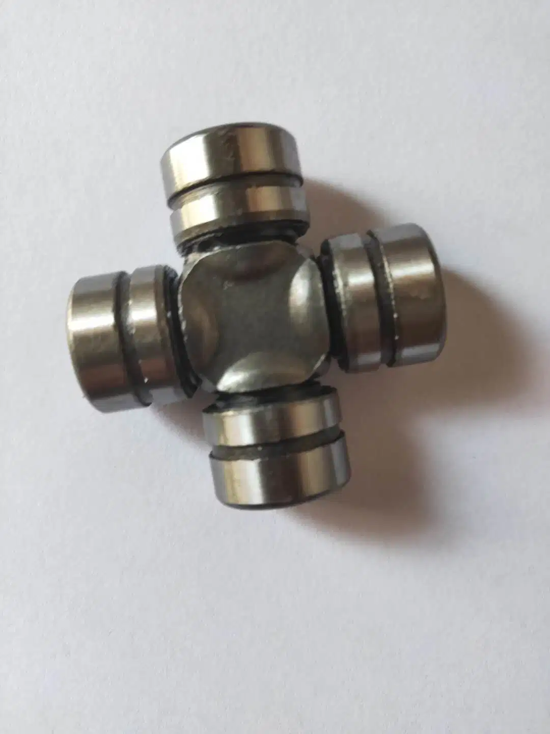 عمود تشغيل قطع الغيار التلقائية لمحمل المسمار المشترك العام المتداخل St1538 ST1539 ST1540 Cross Universal Joint المحمل