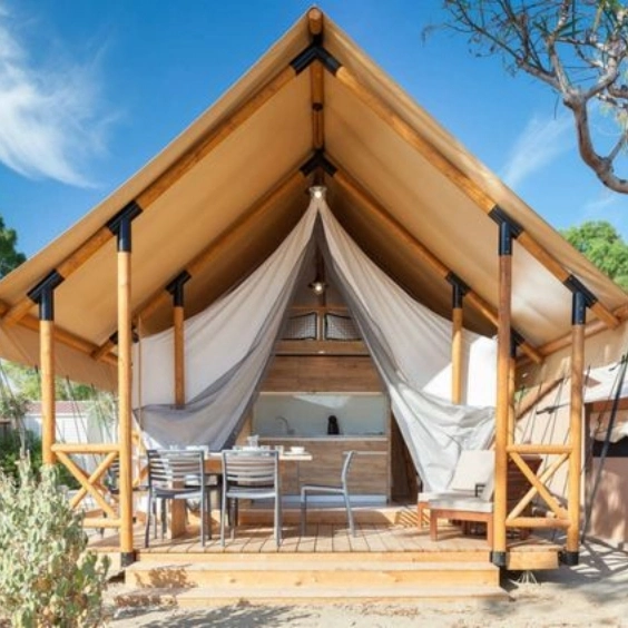 Luxury Outdoor Hotel Resort Glamping Tent impermeável Madeira Pole Família Tenda Safari em lona