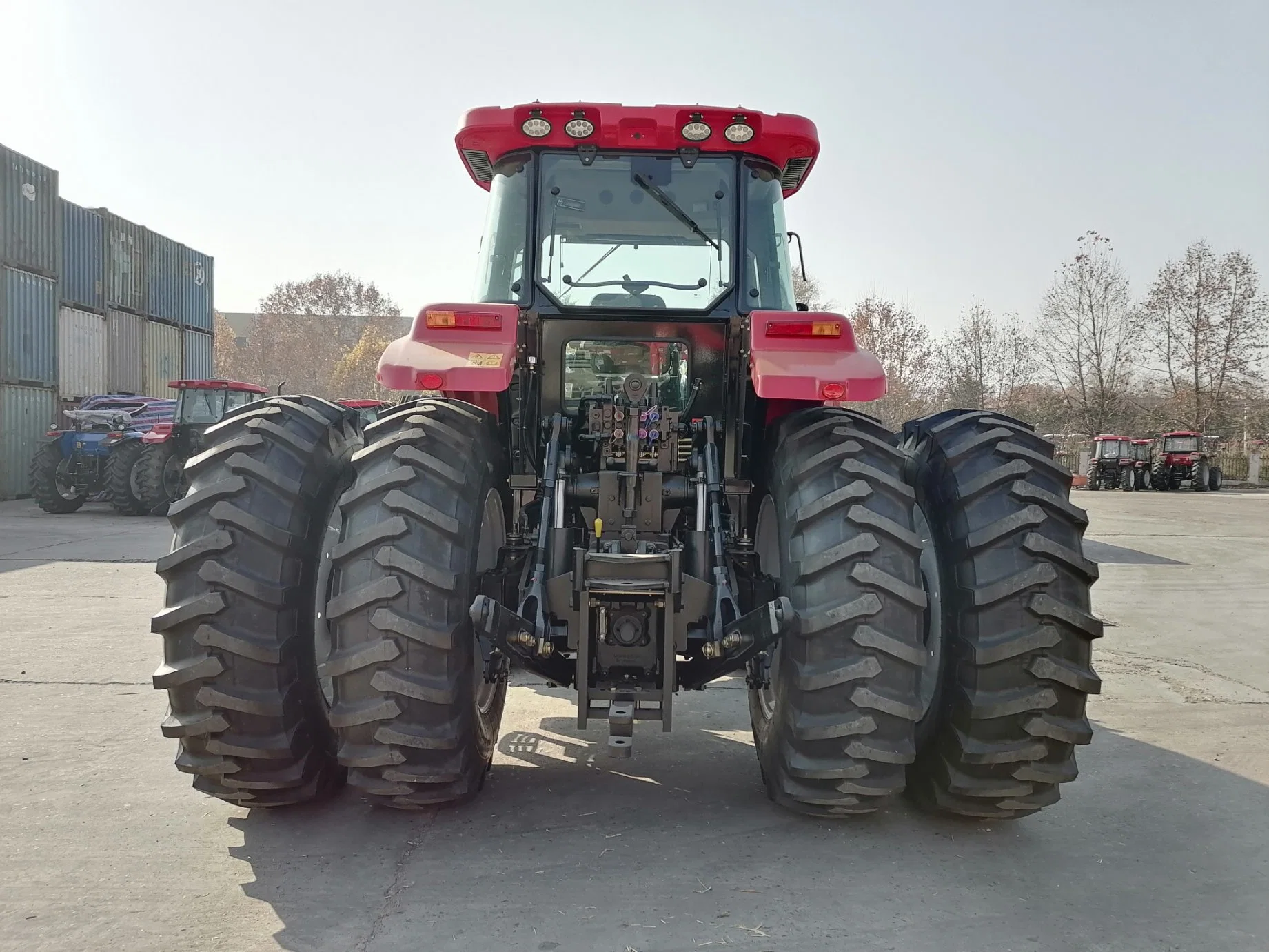 Agricultural Machinery: Yto 220HP/240HP Farm/Agricultural/Wheel Tractor with Cabin or Canopy (2204/2404)