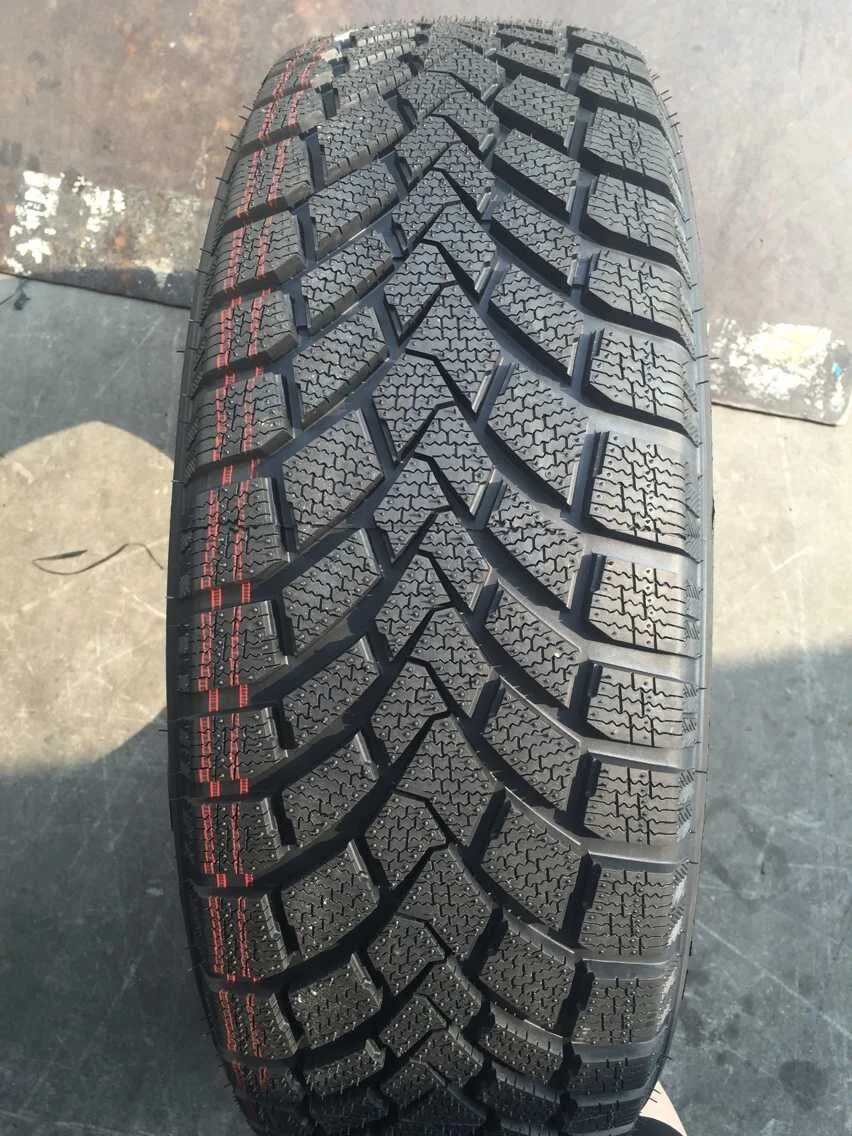 Light Truck Radial PCR Tire (165/70R13, 205/60R13, 195/60R14, 165/70R14LT 185/70R14)