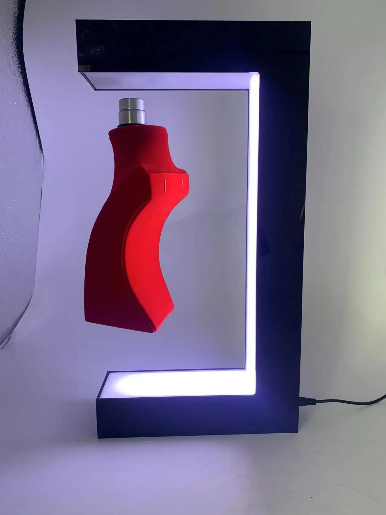 Levitación magnética Collar flotante giratorio Mannequin pantalla de soporte Joyería pantalla Stand con luz LED para anuncios de exposiciones