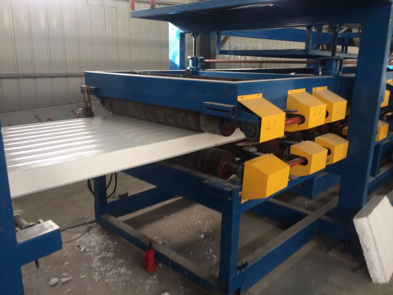 Automatic Sandwich Panel Making Machine EPS Rock Wool Steel Sandwich Panel Foam Sheet Roll Forming Machine Production Line