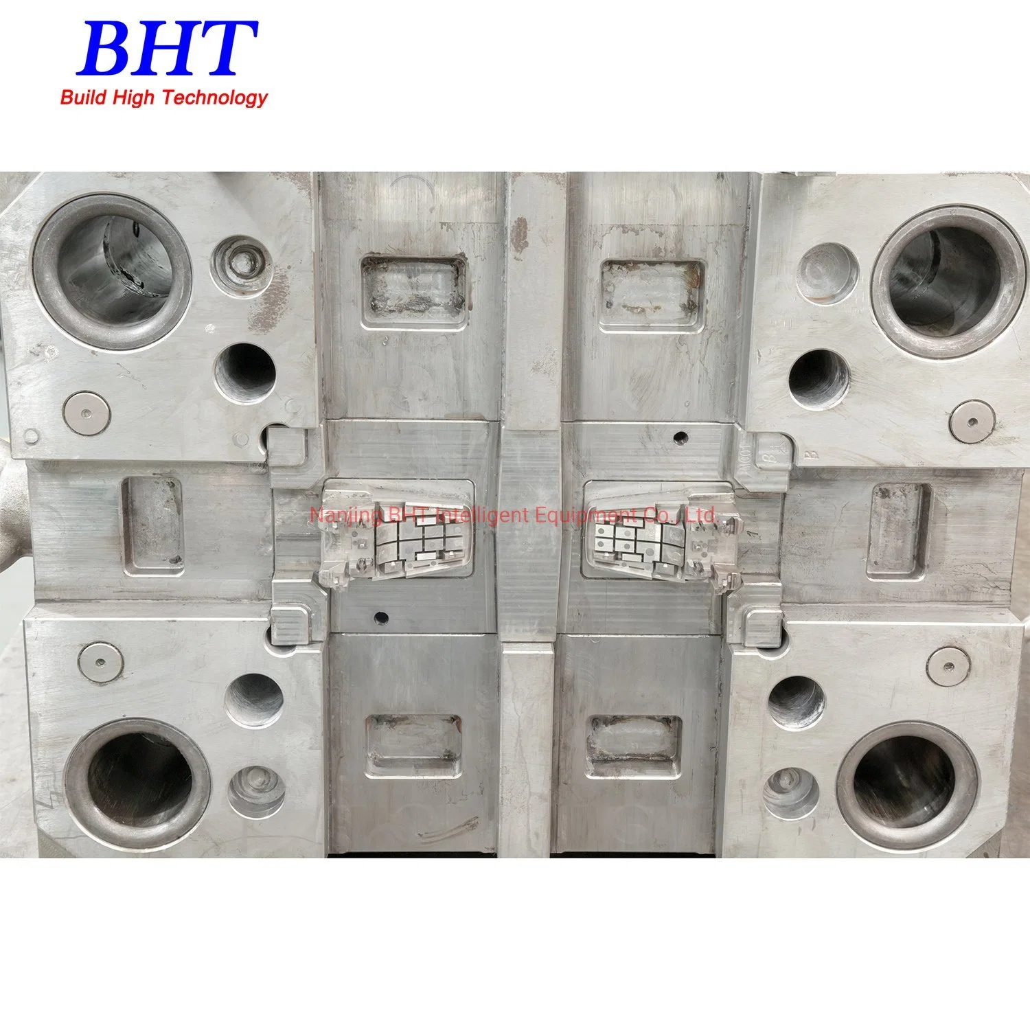 Manufacturer of Plastic Mould Tool / Die Used in Injection Machines