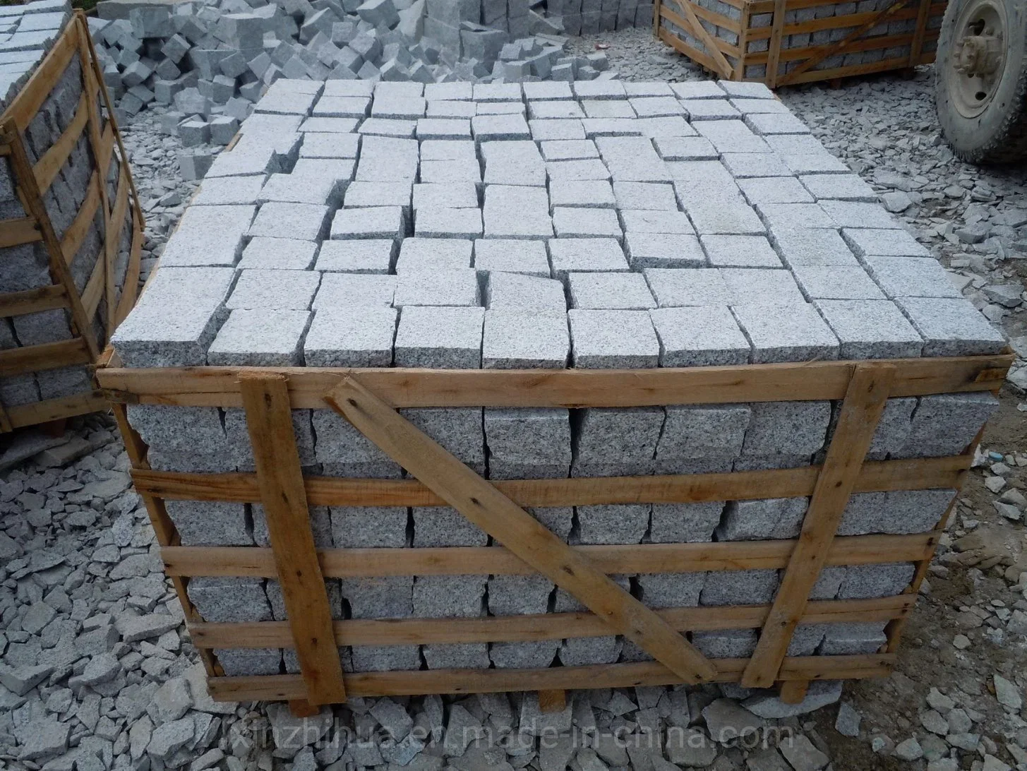 Granite Pavers Stones/Kerbs/Cubes Natural Flamed Grey/Black/Beige/Rusty Slabs/Stairs Outside Tile Paving/Bricks