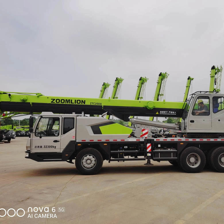 Zoomlion Ztc250A552 Lattice Boom Truck Crane